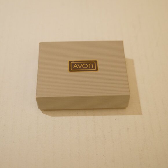 VINTAGE AVON EMERALD GREEN CRYSTAL TEARDROP NECKLACE - Picture 11 of 12